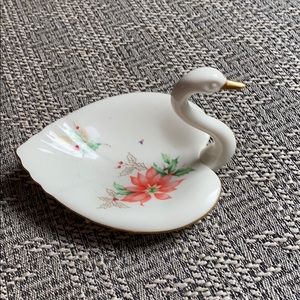 Mikasa ivory bone china poinsettia 82097 swan